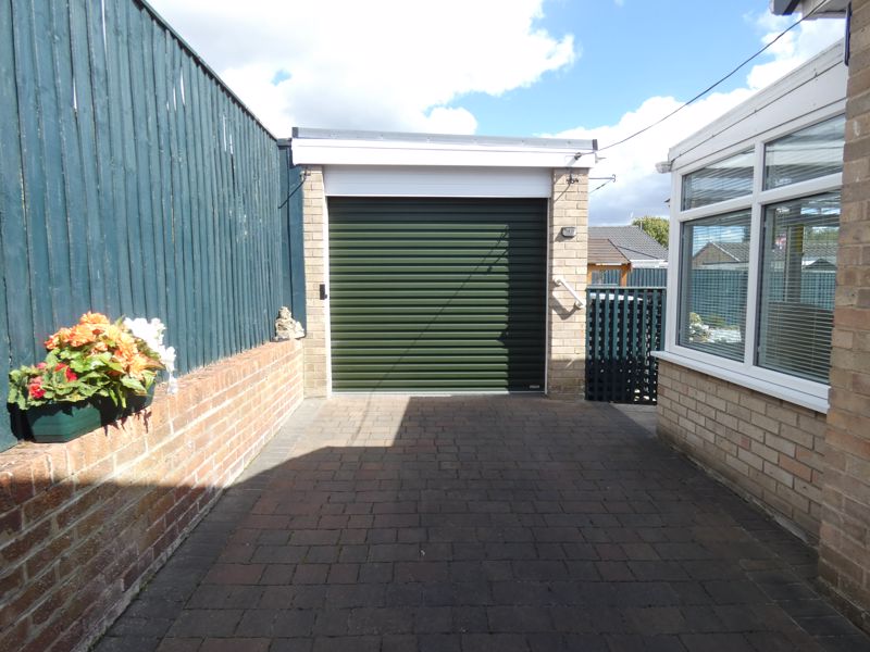 Drive to Single Garage- click for photo gallery